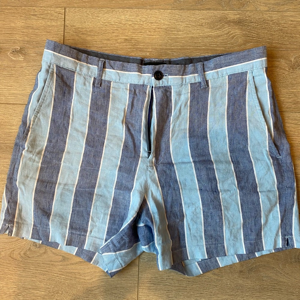 Like new Mens size 32 Club Monaco linen pattern short